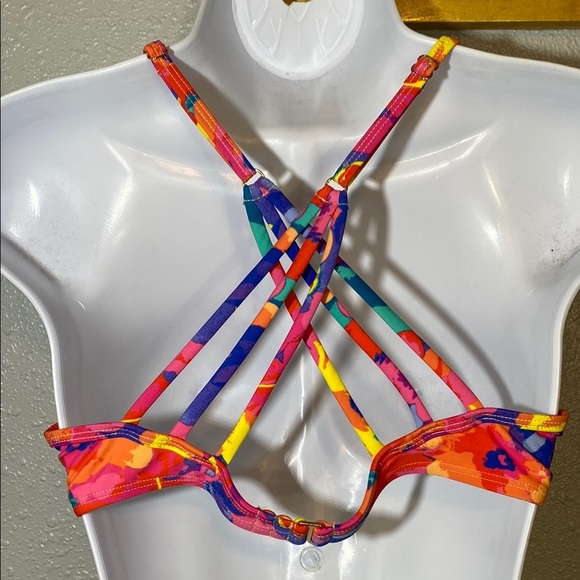 RELLECIGA Floral Bikini Top Swimwear - Picture 3 of 6